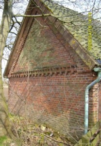 Giebel mit Ziermauerwerk