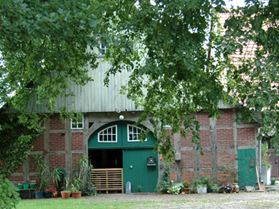 Ein Bauernhaus zwischen Halle und Marienfeld.. (schade, dass man nur so kleine Bilder einfügen kann)
