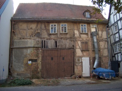 So schaut das Haus jetzt aus, nachdem der marode Putz runter ist